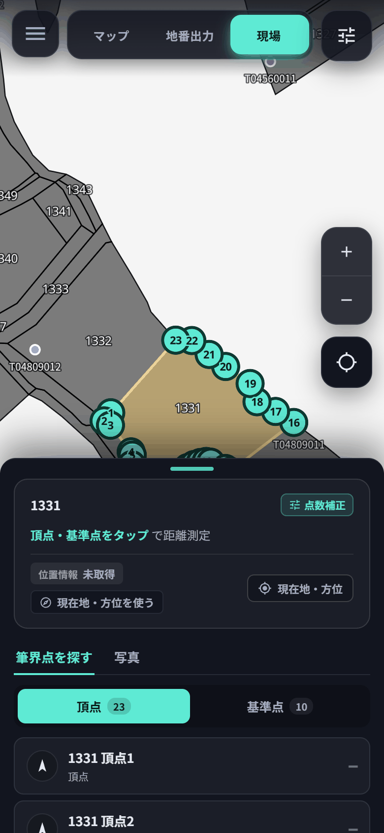 圏外のスマートフォンで現場モードを開いたところ。背景は空白で、筆の線と地番、基準点だけが表示されています。選んだ筆 1331 の頂点に 1〜23 の番号が付き、下の板に「頂点 23」「基準点 10」と、頂点 1・頂点 2 の行が並んでいます。